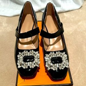 NIB black patent leather with crystal toe Mary Jane size 7 1/2